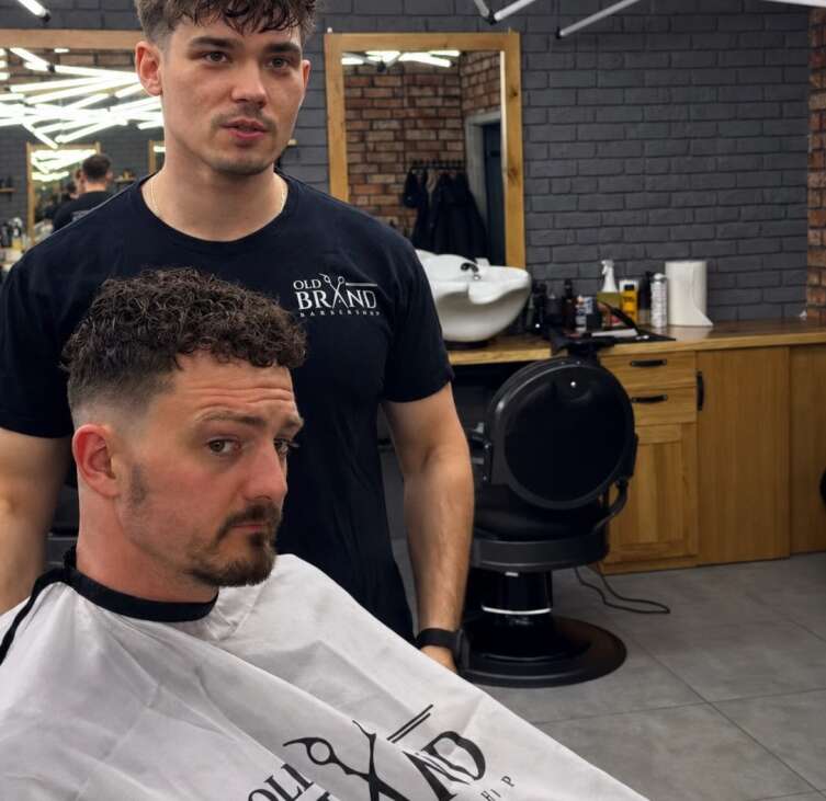 Trwała ondulacja męska w Białymstoku: czy to dla Ciebie | OLD BRAND