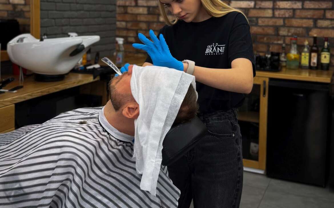 Golenie brzytwą w Białymstoku: rytuał w combo